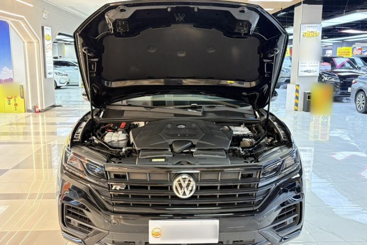Used Volkswagen Touareg 2020 3.0 TSI Luxury Edition China VI Engine Bay