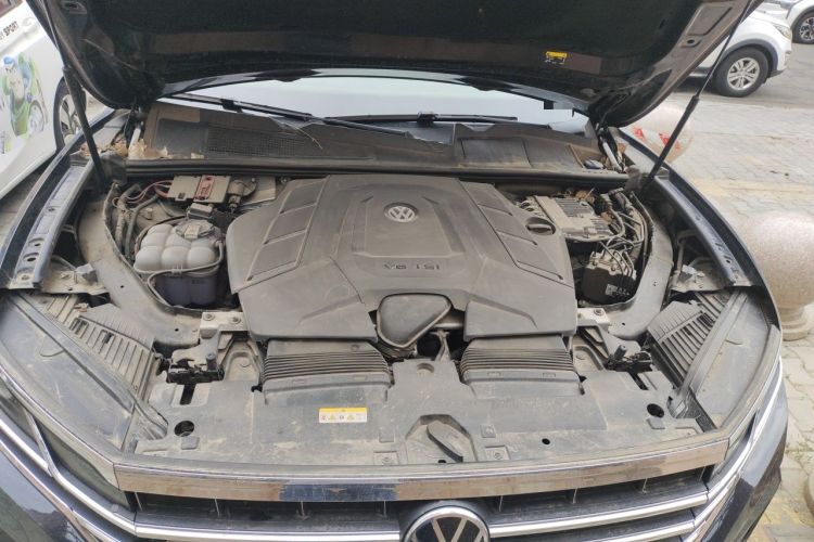 Used Volkswagen Touareg 2020 3.0 TSI Luxury Edition China VI Engine Bay