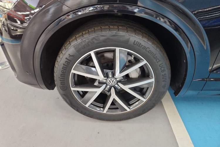 Used Volkswagen Touareg 2020 3.0 TSI Luxury Edition China VI Exterior 3