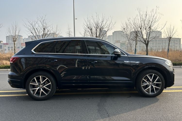 Used Volkswagen Touareg 2020 3.0 TSI Luxury Edition China VI Exterior 3