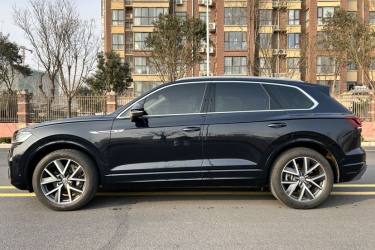 Used Volkswagen Touareg 2020 3.0 TSI Luxury Edition China VI Exterior 4
