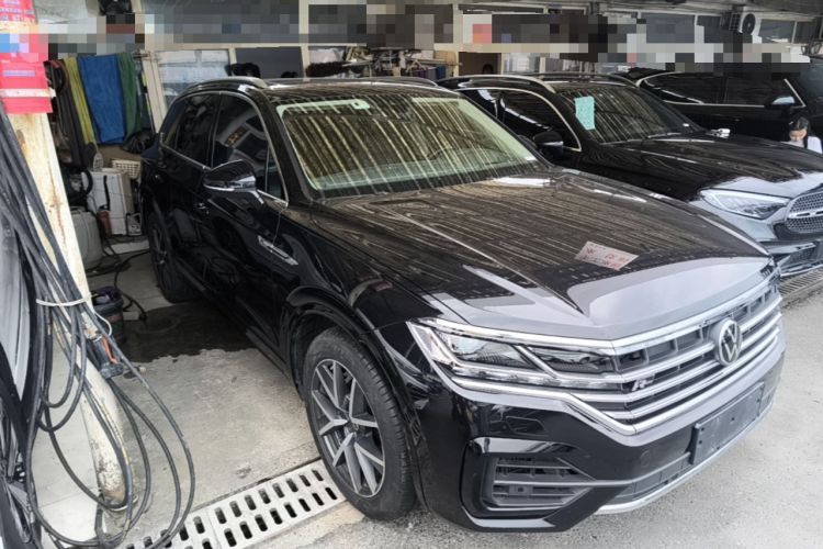 Used Volkswagen Touareg 2020 3.0 TSI Luxury Edition China VI Front Right 45 Deg