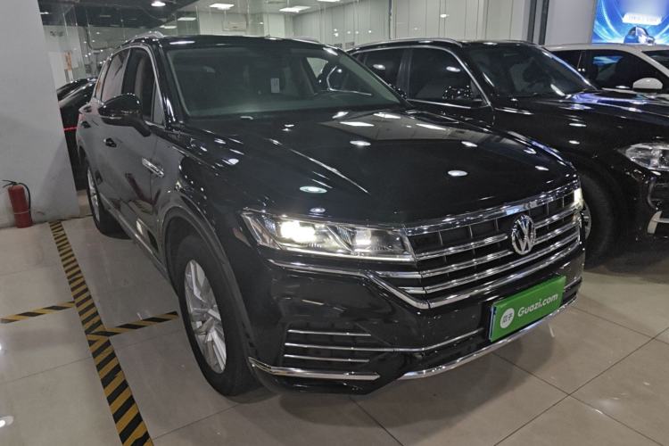 Used Volkswagen Touareg 2020 2.0 TSI RuiShang Edition China VI Standard Front Right 45 Deg