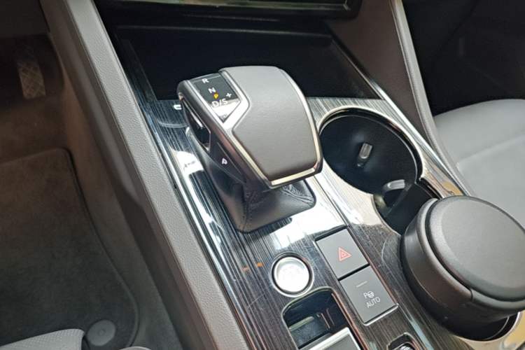 Used Volkswagen Touareg 2020 3.0 TSI Luxury Edition China VI Gear Lever