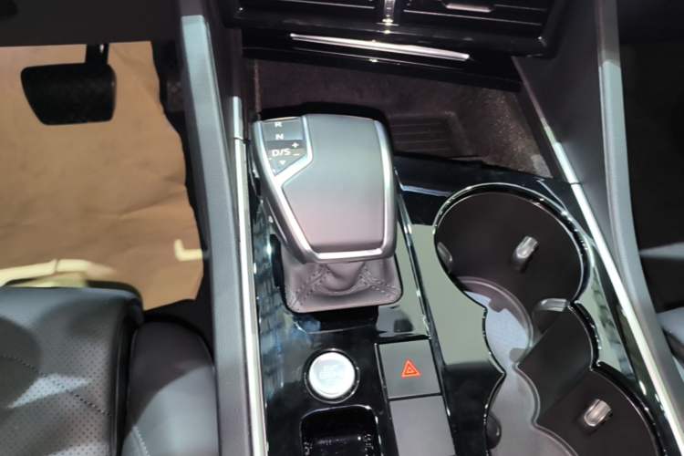 Used Volkswagen Touareg 2020 2.0 TSI RuiShang Edition China VI Standard Gear Lever