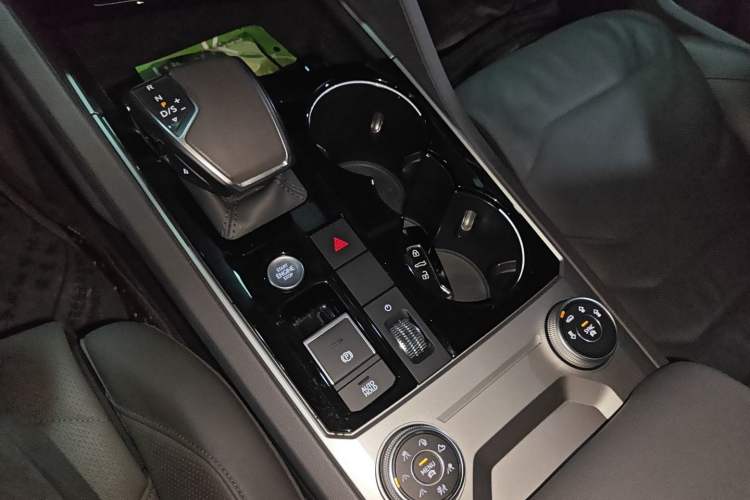 Used Volkswagen Touareg 2020 2.0 TSI RuiShang Edition China VI Standard Gear Lever