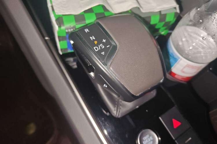 Used Volkswagen Touareg 2020 3.0 TSI Luxury Edition China VI Gear Lever