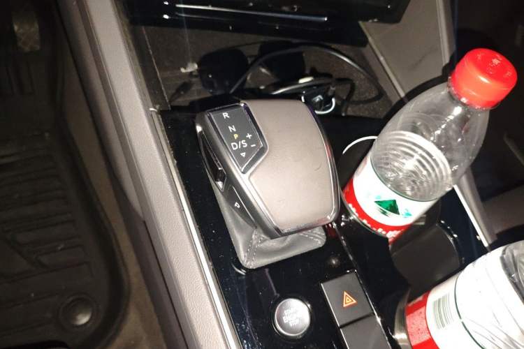 Used Volkswagen Touareg 2020 2.0 TSI RuiShang Edition China VI Standard Gear Lever
