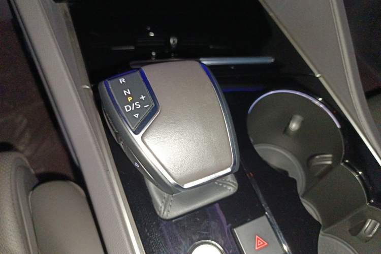 Used Volkswagen Touareg 2020 2.0 TSI RuiShang Edition China VI Standard Gear Lever