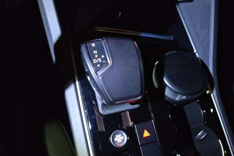 Used Volkswagen Touareg 2020 2.0 TSI RuiShang Edition China VI Standard Gear Lever