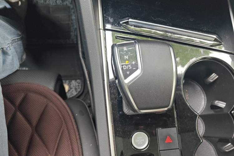 Used Volkswagen Touareg 2020 2.0 TSI RuiShang Edition China VI Standard Gear Lever