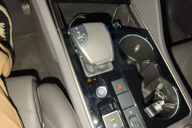 Used Volkswagen Touareg 2020 3.0 TSI Luxury Edition China VI Gear Lever