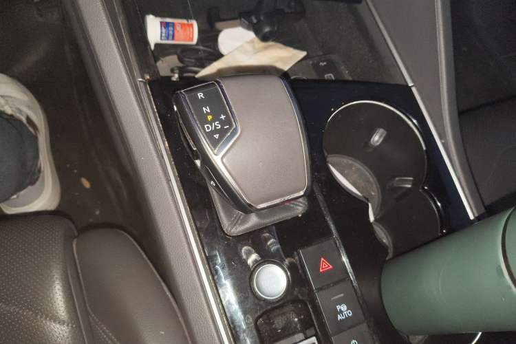 Used Volkswagen Touareg 2020 3.0 TSI Luxury Edition China VI Gear Lever