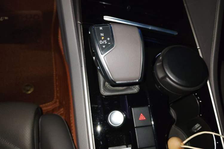 Used Volkswagen Touareg 2020 2.0 TSI RuiShang Edition China VI Standard Gear Lever