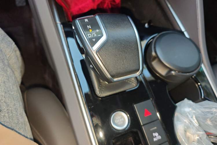 Used Volkswagen Touareg 2020 3.0 TSI Luxury Edition China VI Gear Lever