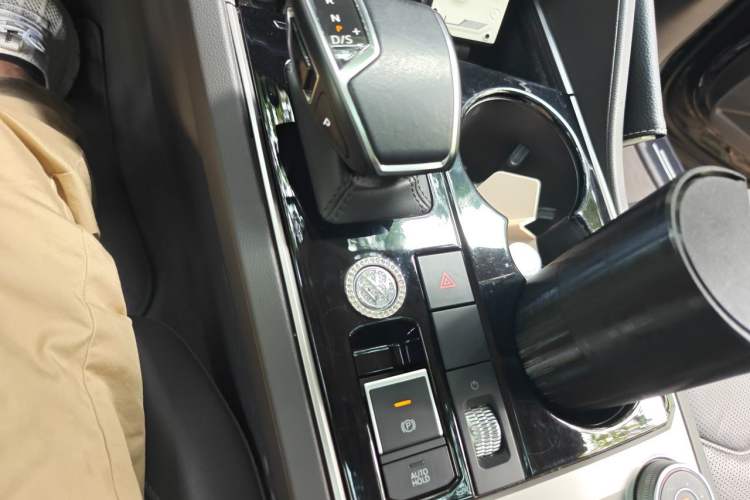 Used Volkswagen Touareg 2020 2.0 TSI RuiShang Edition China VI Standard Gear Lever