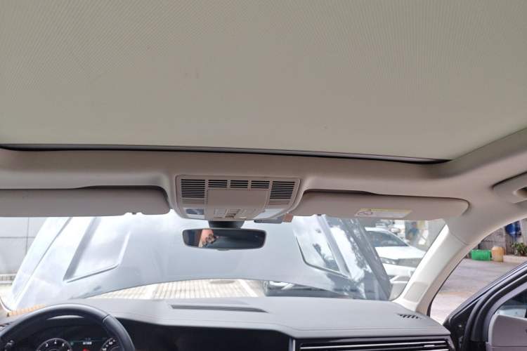 Used Volkswagen Touareg 2020 3.0 TSI Luxury Edition China VI Headliner