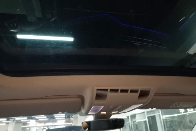 Used Volkswagen Touareg 2020 3.0 TSI Luxury Edition China VI Headliner