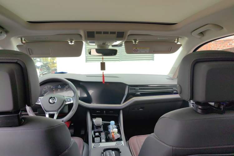 Used Volkswagen Touareg 2020 3.0 TSI Luxury Edition China VI Headliner