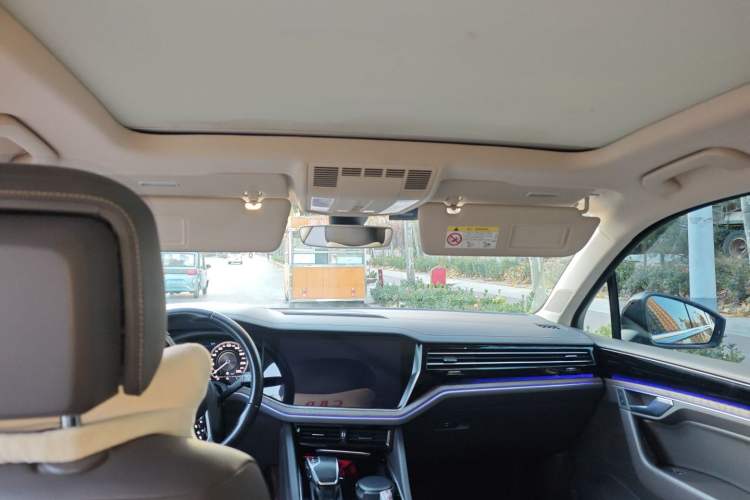 Used Volkswagen Touareg 2020 3.0 TSI Luxury Edition China VI Headliner
