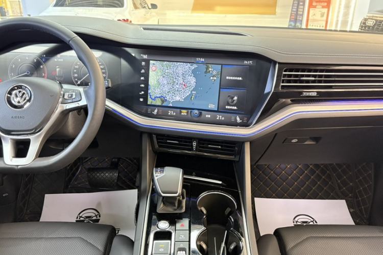 Used Volkswagen Touareg 2020 3.0 TSI Luxury Edition China VI Headliner