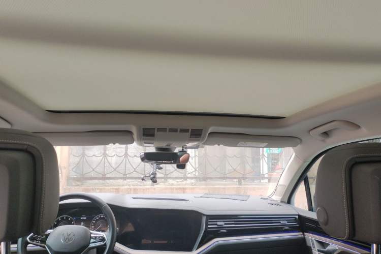 Used Volkswagen Touareg 2020 3.0 TSI Luxury Edition China VI Headliner