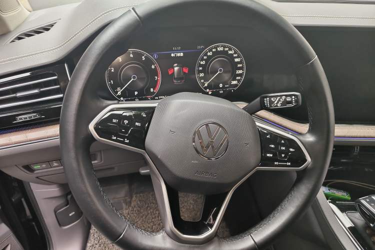 Used Volkswagen Touareg 2020 3.0 TSI Luxury Edition China VI Instrument Cluster