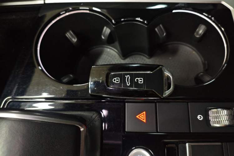 Used Volkswagen Touareg 2020 2.0 TSI RuiShang Edition China VI Standard Interior 1