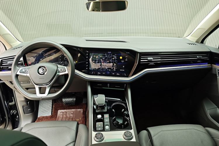 Used Volkswagen Touareg 2020 3.0 TSI Luxury Edition China VI Interior 1