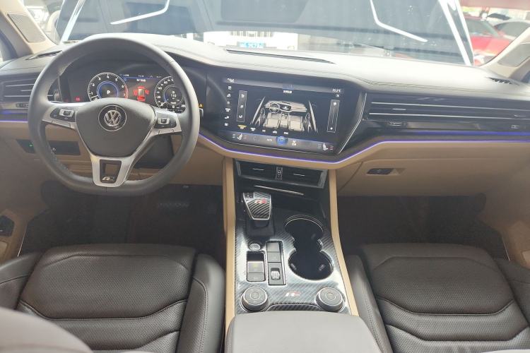 Used Volkswagen Touareg 2020 3.0 TSI Luxury Edition China VI Interior 2