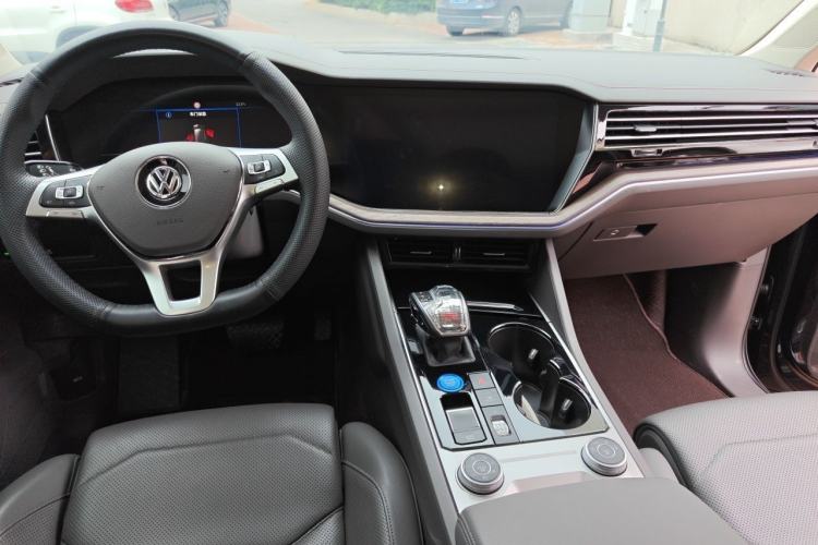 Used Volkswagen Touareg 2020 3.0 TSI Luxury Edition China VI Interior 2