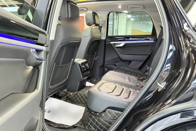 Used Volkswagen Touareg 2020 3.0 TSI Luxury Edition China VI Interior 2