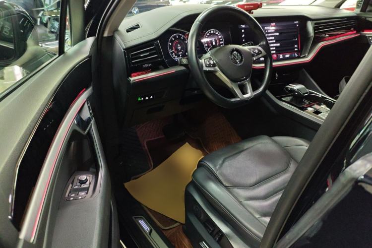 Used Volkswagen Touareg 2020 2.0 TSI RuiShang Edition China VI Standard Interior 3