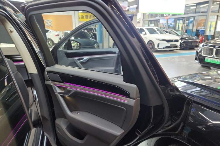 Used Volkswagen Touareg 2020 3.0 TSI Luxury Edition China VI Interior 3