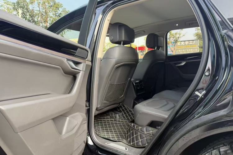 Used Volkswagen Touareg 2020 3.0 TSI Luxury Edition China VI Interior 4