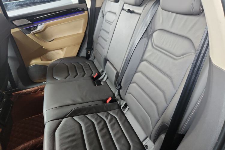 Used Volkswagen Touareg 2020 3.0 TSI Luxury Edition China VI Interior 4