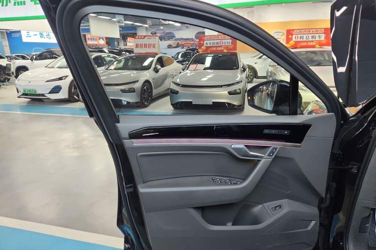 Used Volkswagen Touareg 2020 3.0 TSI Luxury Edition China VI Interior 4