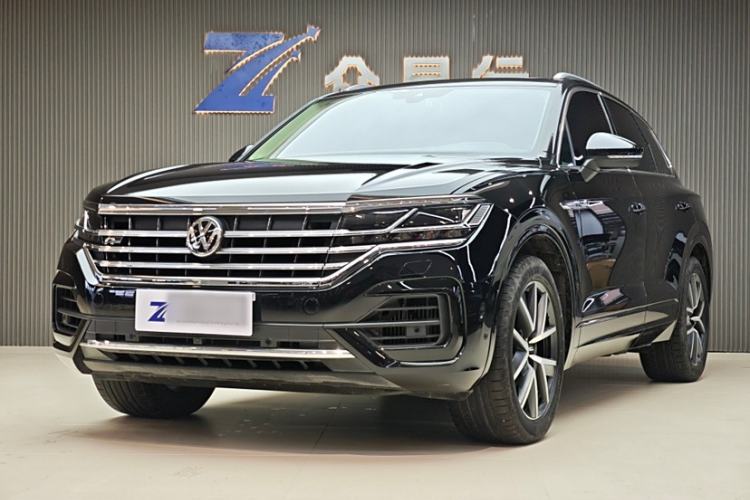 Used Volkswagen Touareg 2020 3.0 TSI Luxury Edition China VI Interior 4