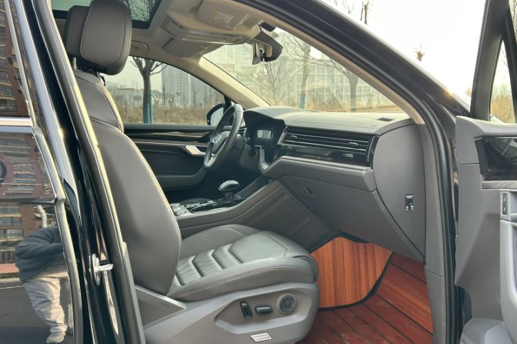 Used Volkswagen Touareg 2020 3.0 TSI Luxury Edition China VI Interior 6