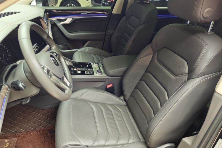 Used Volkswagen Touareg 2020 3.0 TSI Luxury Edition China VI Interior 6