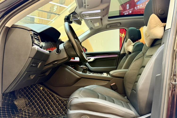 Used Volkswagen Touareg 2020 3.0 TSI Luxury Edition China VI Interior 7