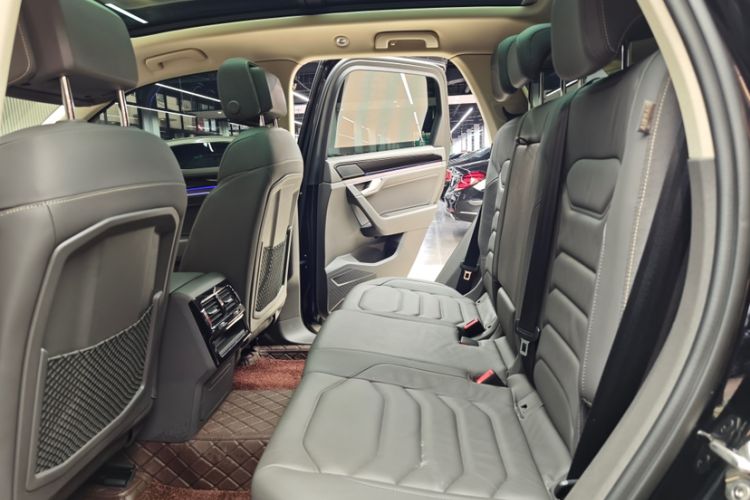 Used Volkswagen Touareg 2020 3.0 TSI Luxury Edition China VI Interior 8
