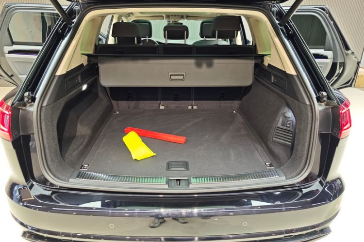 Used Volkswagen Touareg 2020 3.0 TSI Luxury Edition China VI Interior 9