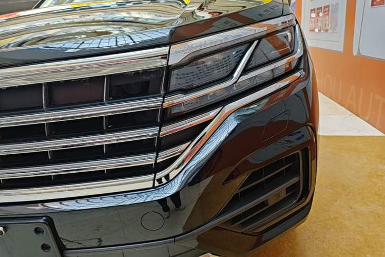 Used Volkswagen Touareg 2020 3.0 TSI Luxury Edition China VI Left Front Headlight