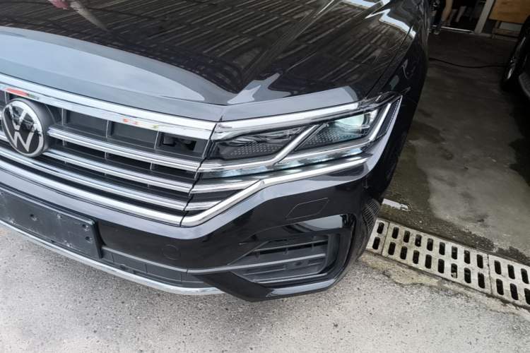Used Volkswagen Touareg 2020 3.0 TSI Luxury Edition China VI Left Front Headlight