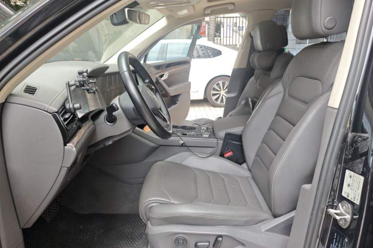 Used Volkswagen Touareg 2020 3.0 TSI Luxury Edition China VI Left Front Seat