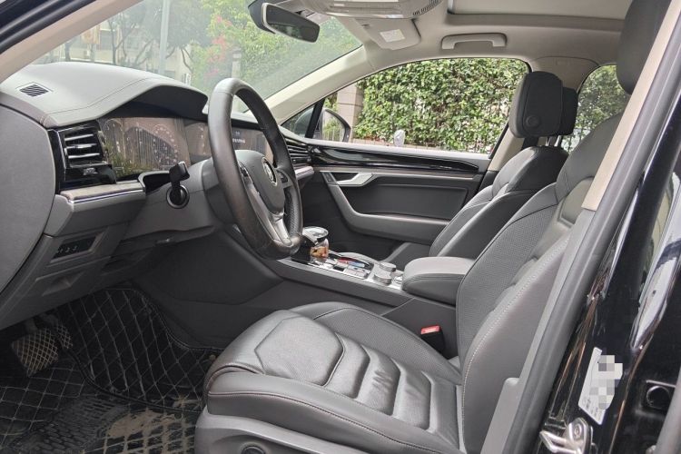 Used Volkswagen Touareg 2020 3.0 TSI Luxury Edition China VI Left Front Seat