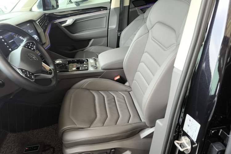 Used Volkswagen Touareg 2020 3.0 TSI Luxury Edition China VI Left Front Seat
