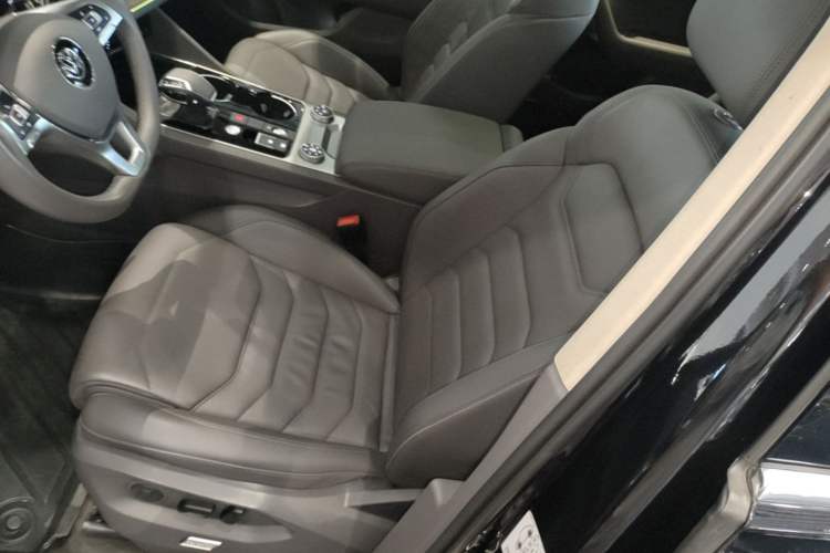 Used Volkswagen Touareg 2020 2.0 TSI RuiShang Edition China VI Standard Left Front Seat