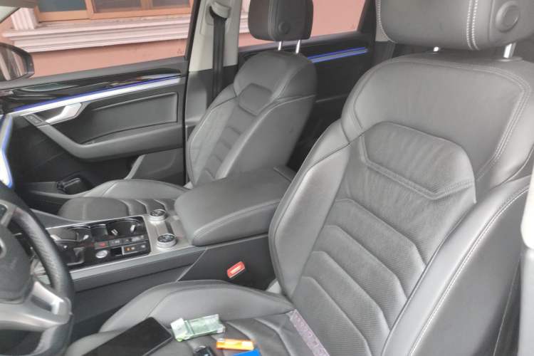 Used Volkswagen Touareg 2020 3.0 TSI Luxury Edition China VI Left Front Seat